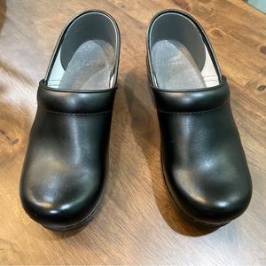 Dansko Clogs 39